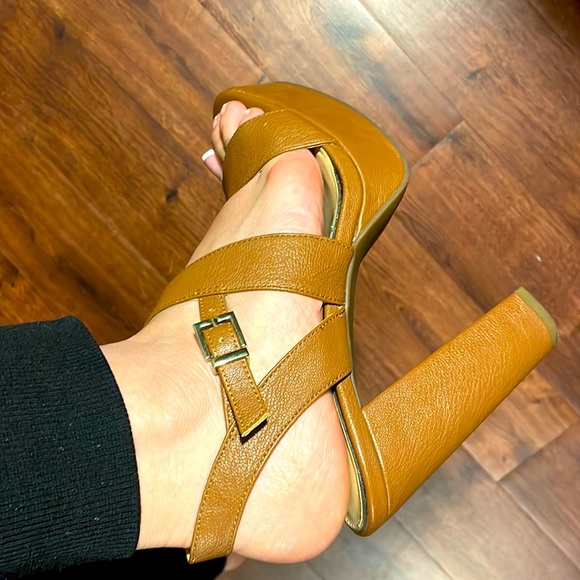 Jessica Simpson 8 1/2 chunky heel - Picture 9 of 9